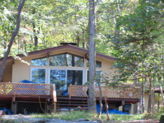 106 Park Pl, Shohola, PA 18458-4408