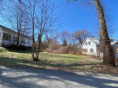 7 Aurilla St, Auburn MA  01501-2601 exterior