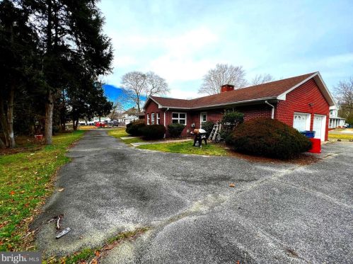 414 6th St, Laurel DE  19956-1364 exterior