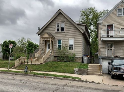 2305 Burnham St, Milwaukee, WI 53204-3033