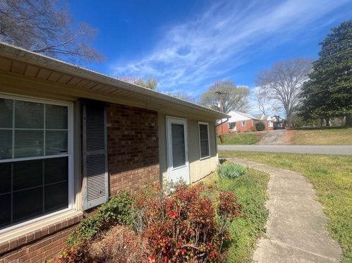 1143 Washington St, Eden, NC 27288-5957
