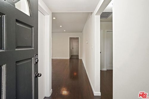 5857 Willis Ave, Van Nuys, CA 91411-3112