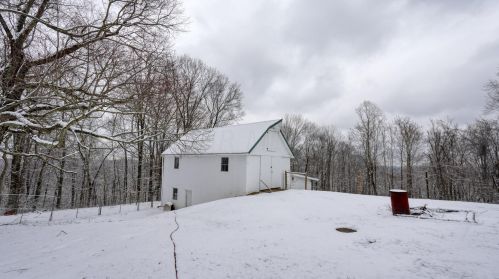 10272 Frd Rd, Cambridge OH  43725-9521 exterior