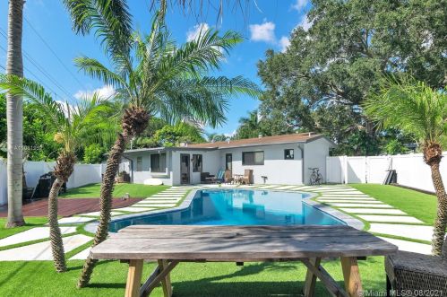 1961 56th Way, Hollywood FL  33021-3813 exterior