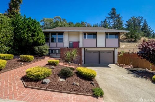 1048 Glacier Ave, Pacifica, CA 94044-3817