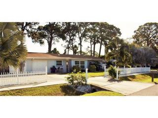 6333 Beechwood Ave, Sarasota, FL 34231-3806