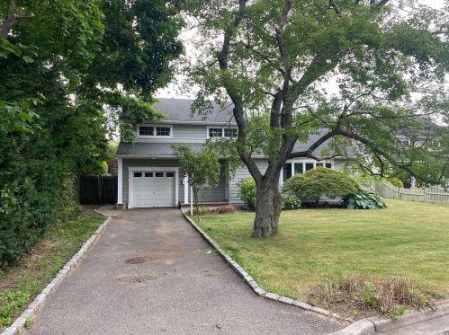 61 Carleton Ave, Amityville, NY 11701-3658