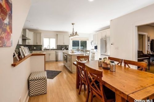 40 Parkside Dr, Muttontown, NY 11753-2520