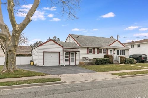 55 Spruce Ave, Bethpage NY  11714-1328 exterior