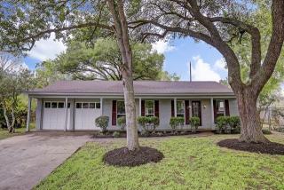 5738 Cerritos Dr, Houston TX  77035-2514 exterior