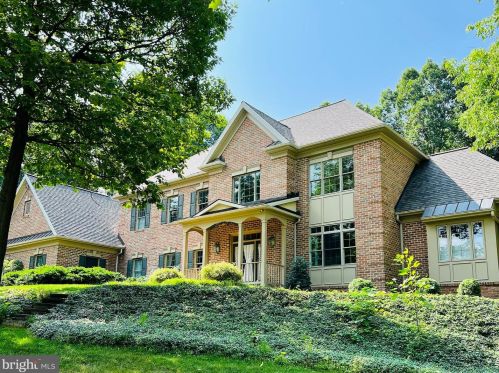 18 Hemlock Ct, Swatara, PA 17033-9531