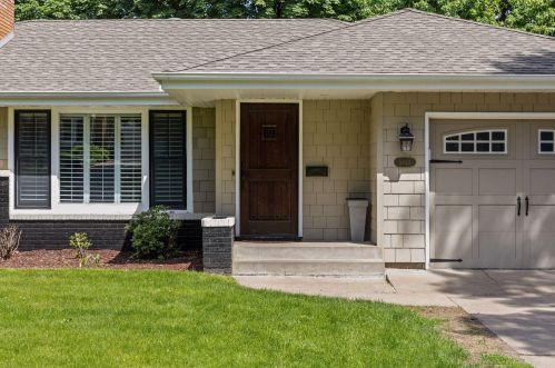 5833 Oaklawn Ave, Minneapolis, MN 55424-1919