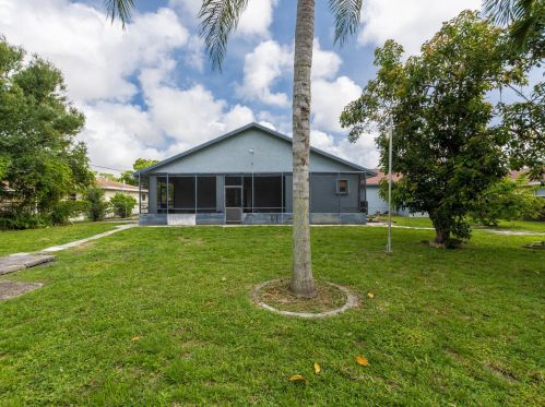 5272 Lake Blvd, Delray Beach FL  33484-4270 exterior