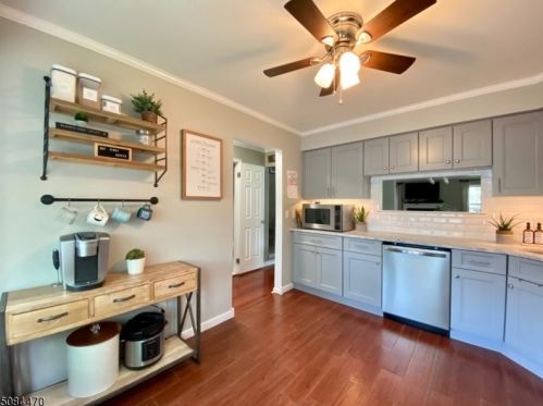 208 Salem Ct, Flemington NJ  08822-2034 exterior