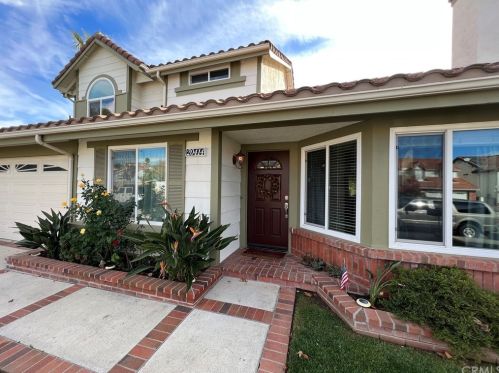 20414 Ermine St, Santa Clarita, CA 91351-1011