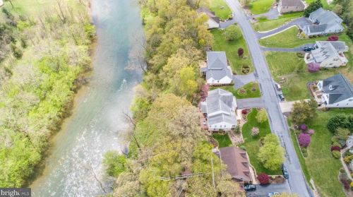 160 Manor Dr, Edinburg VA  22824-3579 exterior