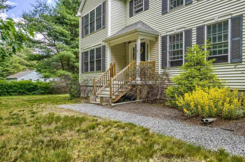 2 Spring Rd, Amherst NH  03031-1909 exterior