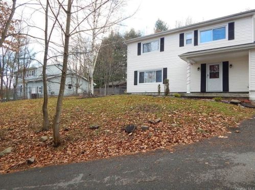 14 Janice Dr, Middletown, NY 10941-1509