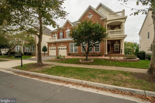 43972 Riverpoint Dr, Leesburg, VA 20176-8201