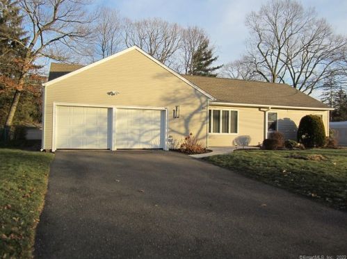 101 Elizabeth Dr, Manchester CT  06042-3340 exterior