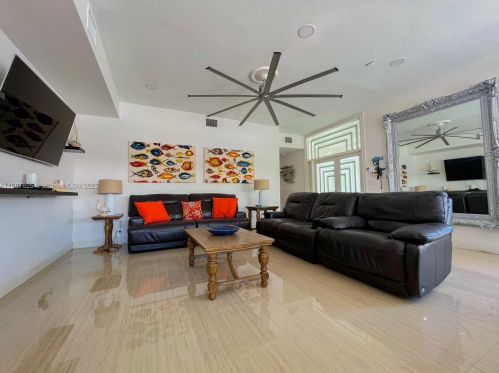 77 Coral Dr, Key Largo, FL 33037-4362