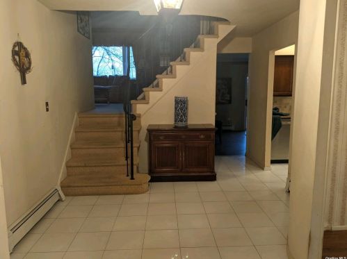 4 Valley Forge Dr, Wheatley Heights NY  11798-1215 exterior