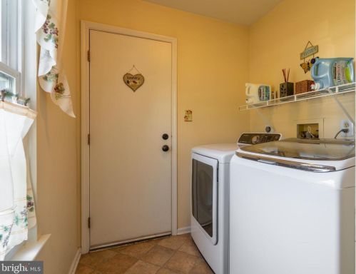 293 Stormfield Dr, Harleysville PA  19438-2330 exterior