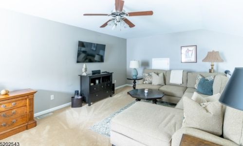 28 Homestead Ln, Lincoln Park NJ  07035-2033 exterior