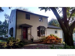 17 Senkow Dr, Groton, CT 06340-3520