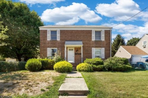 241 3rd Ave, Manville, NJ 08835-1313