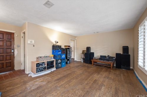 1213 Studebaker Rd, Long Beach, CA 90815-4831