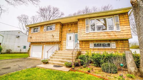 1013 Spur Dr, Bayshore, NY 11706-3327