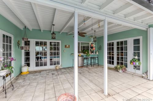 7440 Twin Sabal Dr, Hialeah FL  33014-2529 exterior