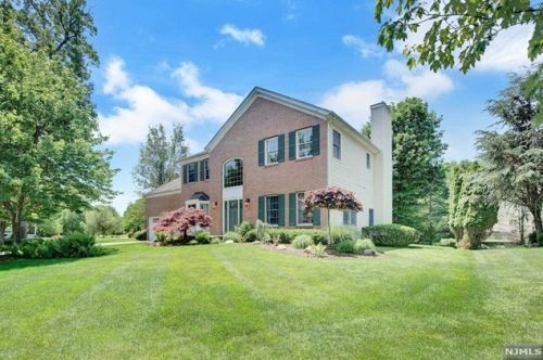 22 Eagle Rdg, Montvale, NJ 07645-1348
