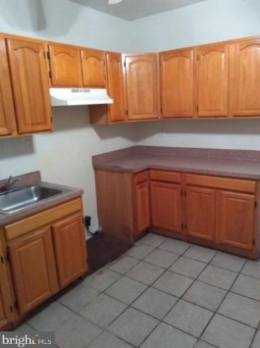 1527 Cayuga St, Philadelphia, PA 19124-3971