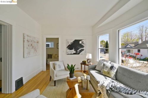 456 Cavour St, Oakland CA  94618-1077 exterior