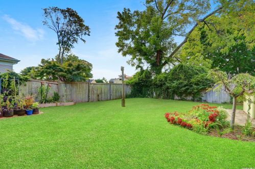 2782 Martin Ave, North Bellmore, NY 11710-3249