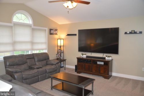 156 Boxwood Ct, Pottstown PA  19464-1500 exterior