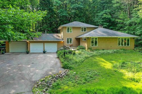 2481 Morning Star Ct, Green Bay, WI 54302-4306