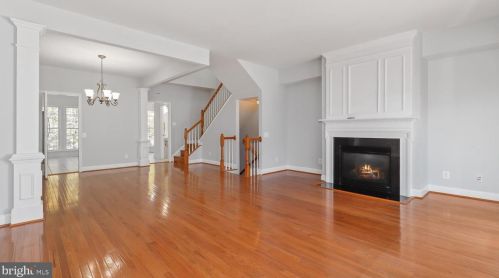 14757 Potomac Branch Dr, Woodbridge VA  22191-4030 exterior