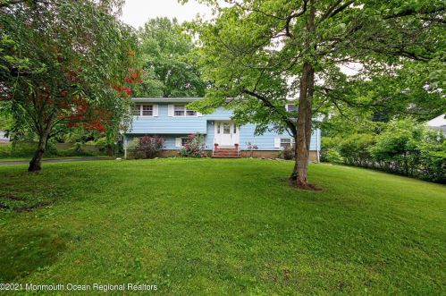 190 Heights Ter, Middletown, NJ 07748-3422