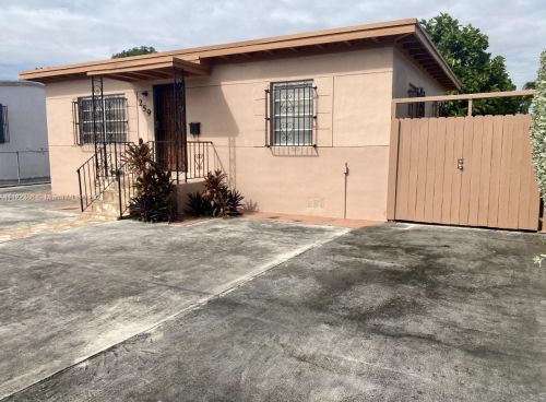 259 44th St, Hialeah, FL 33013-1819