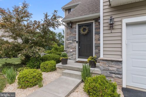 3220 Tyning Ln, Downingtown, PA 19335-6012