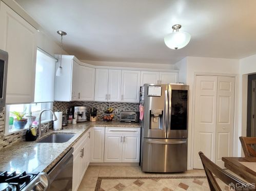 153 Sherry St, Woodbridge NJ  07095-1744 exterior