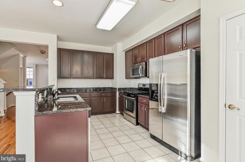 2617 Logan Wood Dr, Herndon VA 20171-4367 exterior