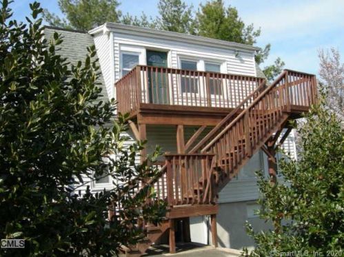 95 Clovelly Rd, Stamford, CT 06902-3005