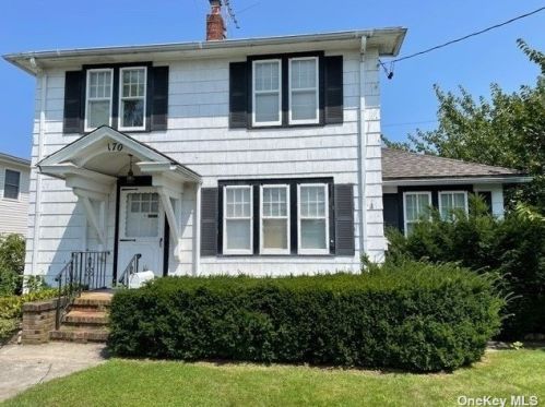 170 Great Neck Rd, Copiague NY  11726-3802 exterior