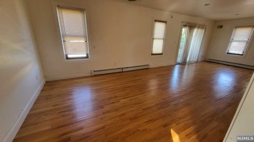 241 13th St, Palisades Park NJ  07650-2006 exterior