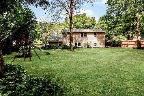 6 Birchwood Dr, Rhinebeck, NY 12572-1003