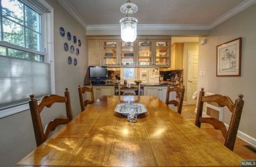 1140 Kensington Rd, Teaneck NJ  07666-2758 exterior